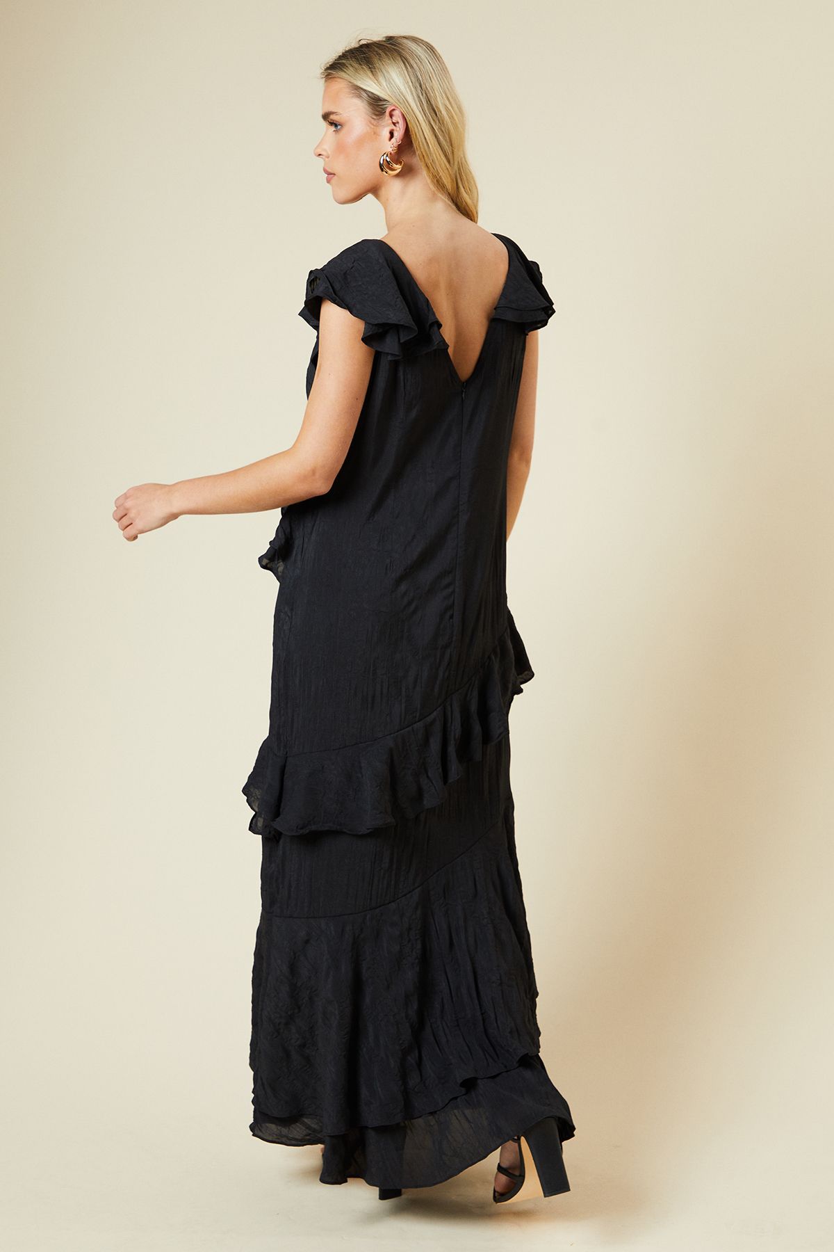 Dorothy Perkins Petite DP Luxe Textured Sleeveless Ruffle Midi Dress Black image 3