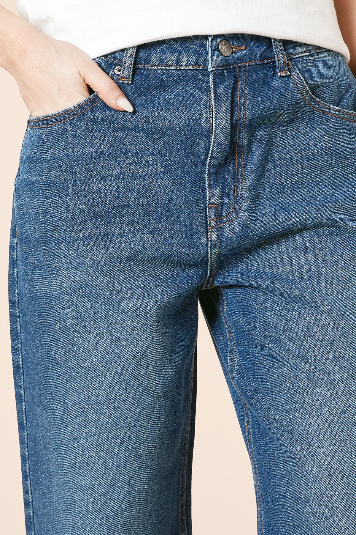 Dorothy Perkins Barrel Leg Jean Mid Wash image 3