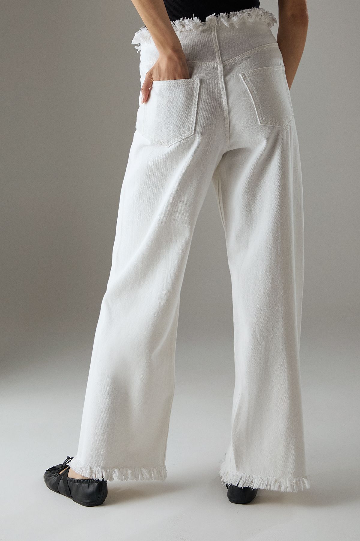 Warehouse Fray Detail Wide Leg Jeans With Seam Detailing Ecru image 4