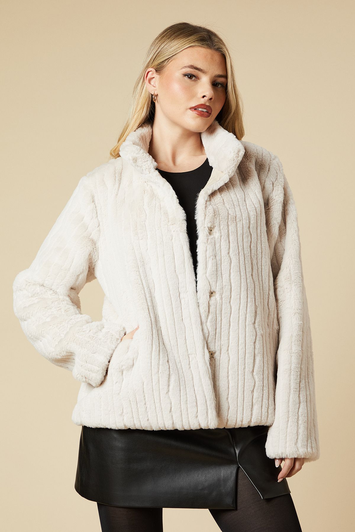 Dorothy Perkins Short Faux Fur Coat Neutral image 1