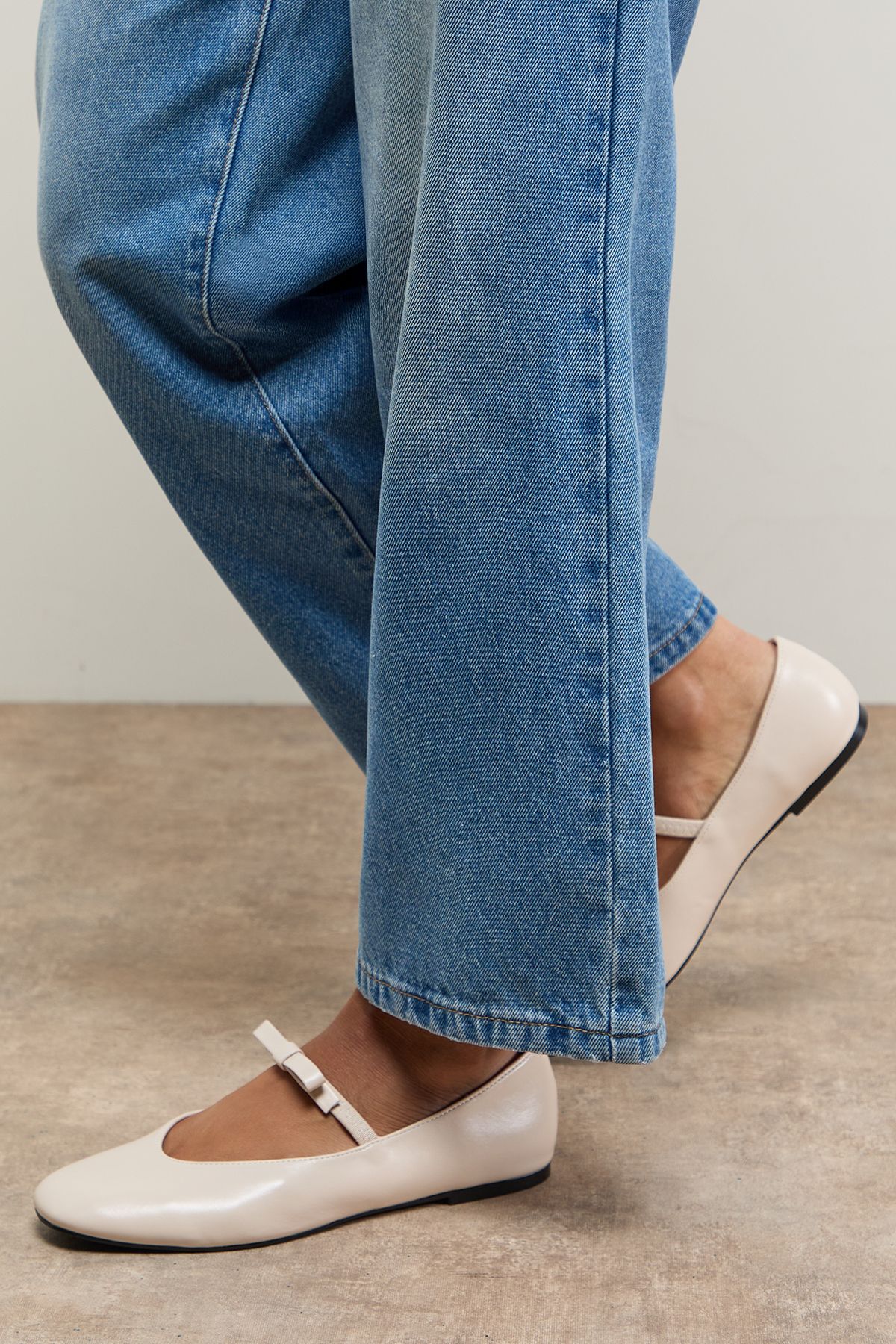 Oasis Pippin Bow Detail Mary Jane Ballet Pumps Beige image 1