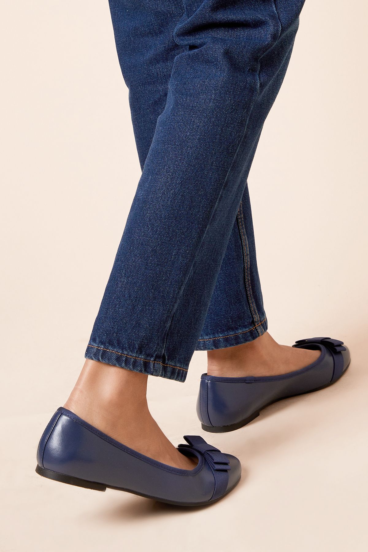 Dorothy Perkins Wide Fit Paris Bow Detail Ballet Pumps Navy image 4