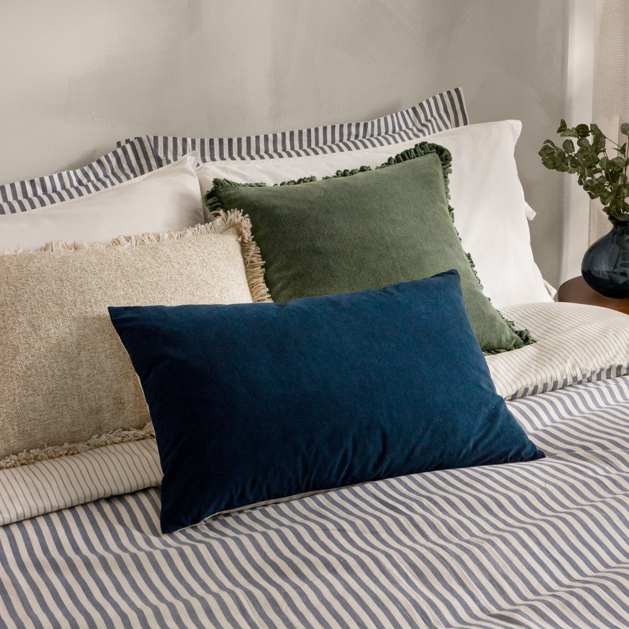 Yard Darland Velvet Cushion image 5