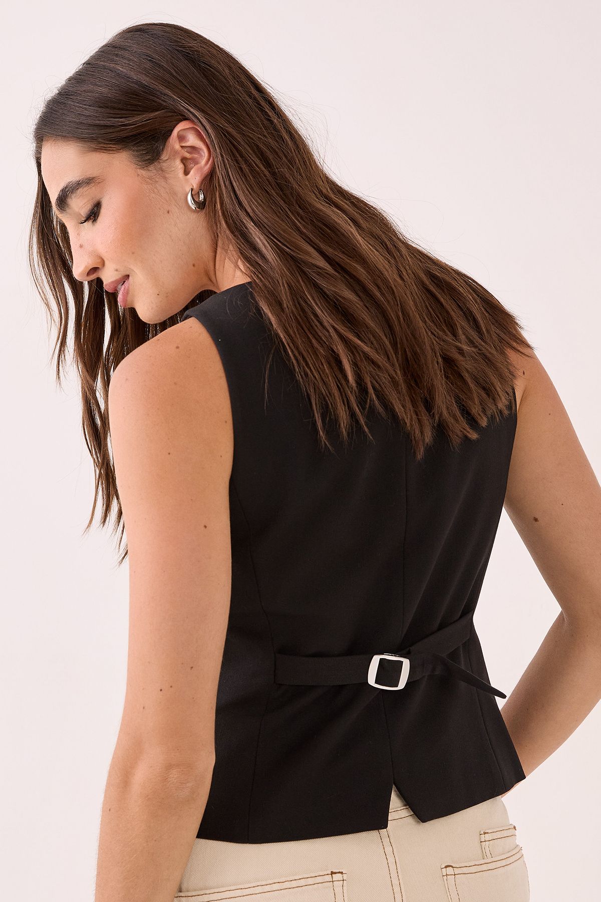 NastyGal Tailored Scoop Neck Button Through Waistcoat Black image 4