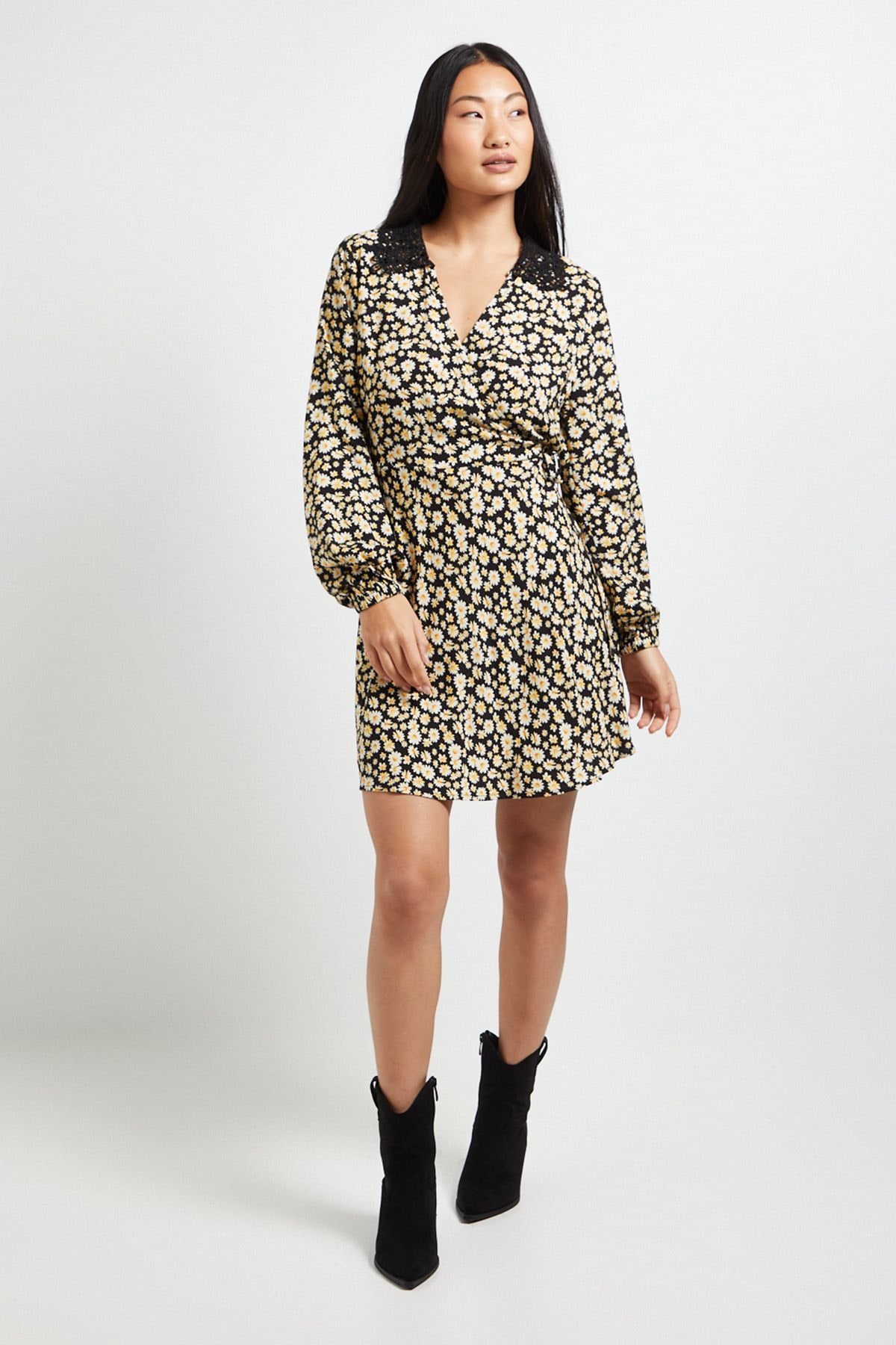 Dorothy Perkins Petite Black Daisy Lace Collar Detail Wrap Printed Mini Dress Black image 1