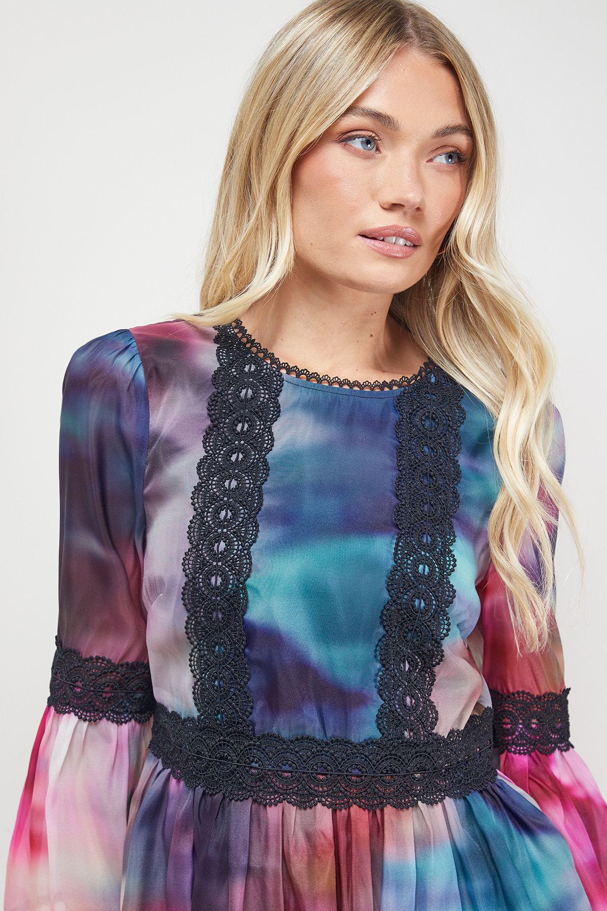 Oasis Lace Trim Fluted Sleeve Mini Prom Dress Multi image 3