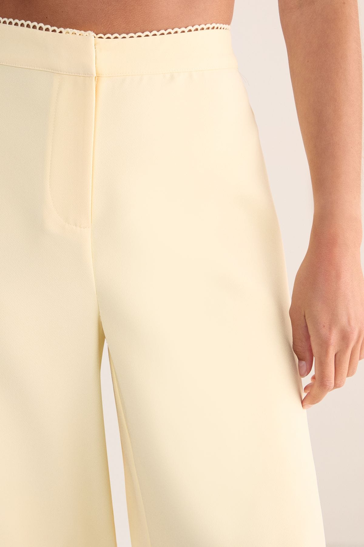 NastyGal Picot Trim Tailored  Jort Lemon image 2