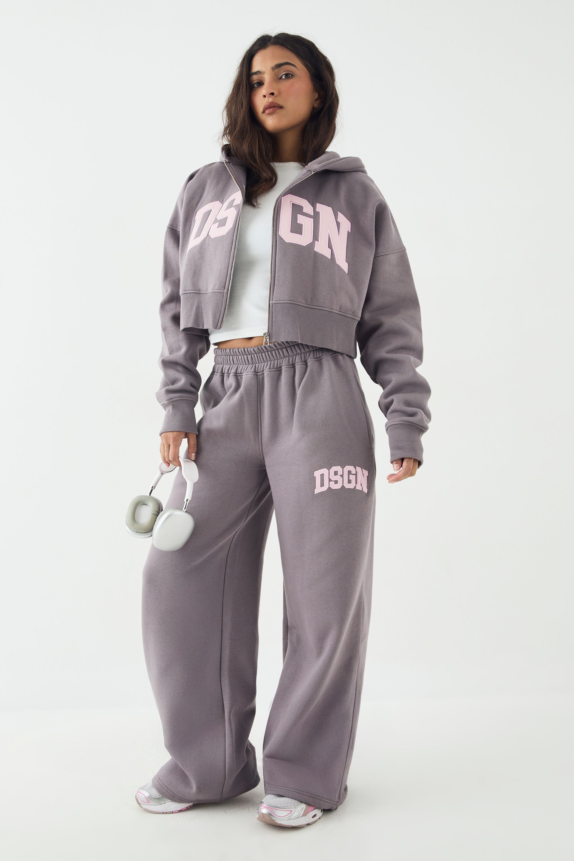 DSGN Studio DSGN Studio Cord Applique Straight Leg Jogger Mauve image 3