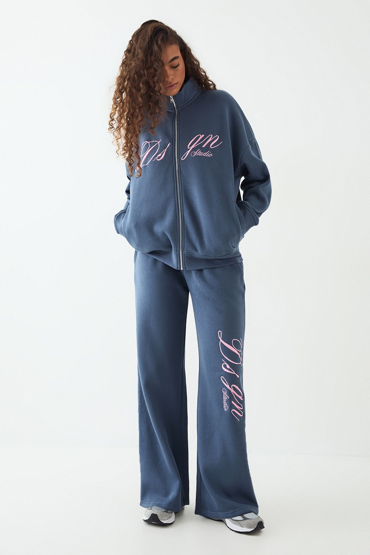 DSGN Studio DSGN Studio Script Funnel Neck Straight Leg Tracksuit Navy image 1