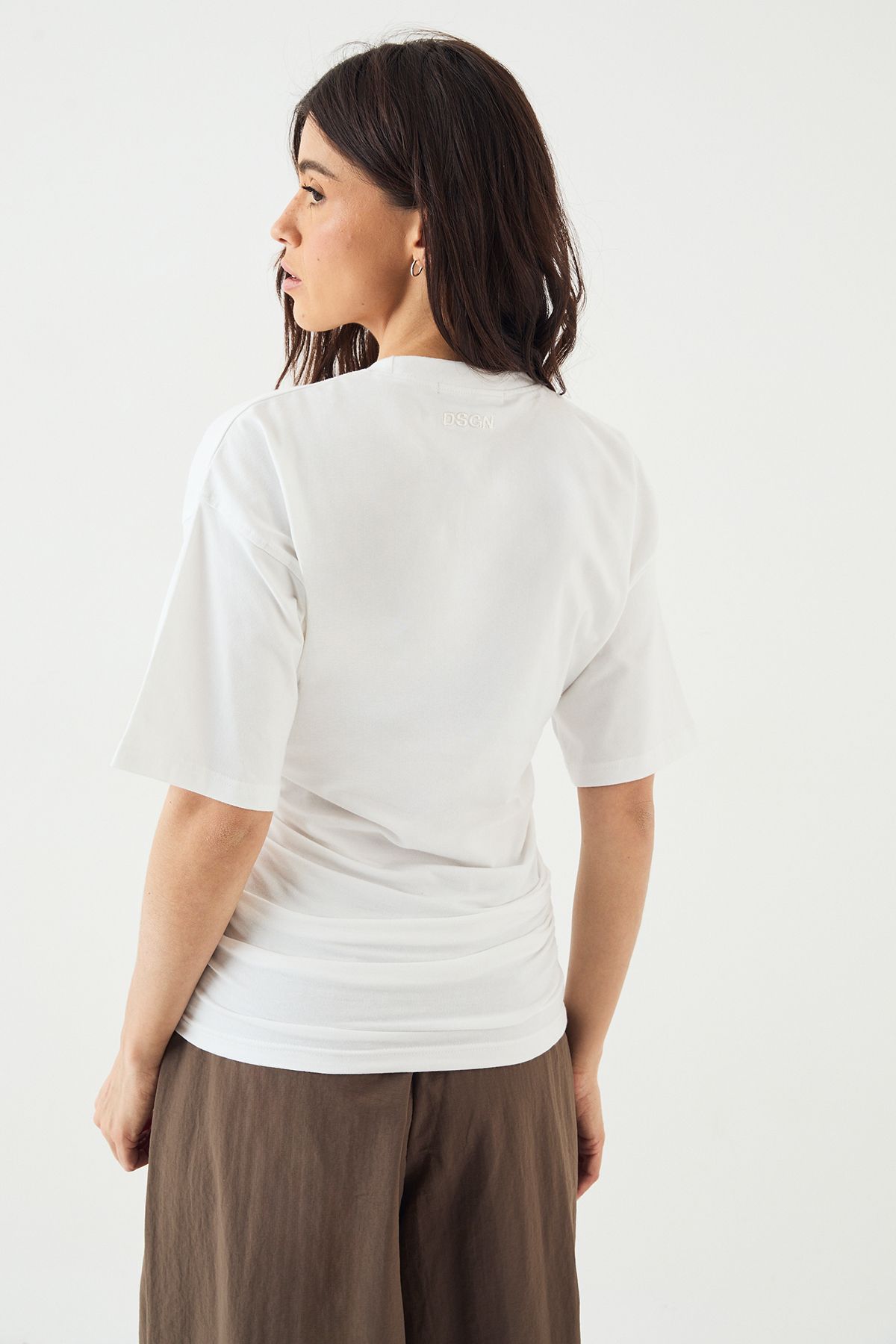 DSGN Studio DSGN Studio Ruched Side Cinched Short Sleeve Top White image 2