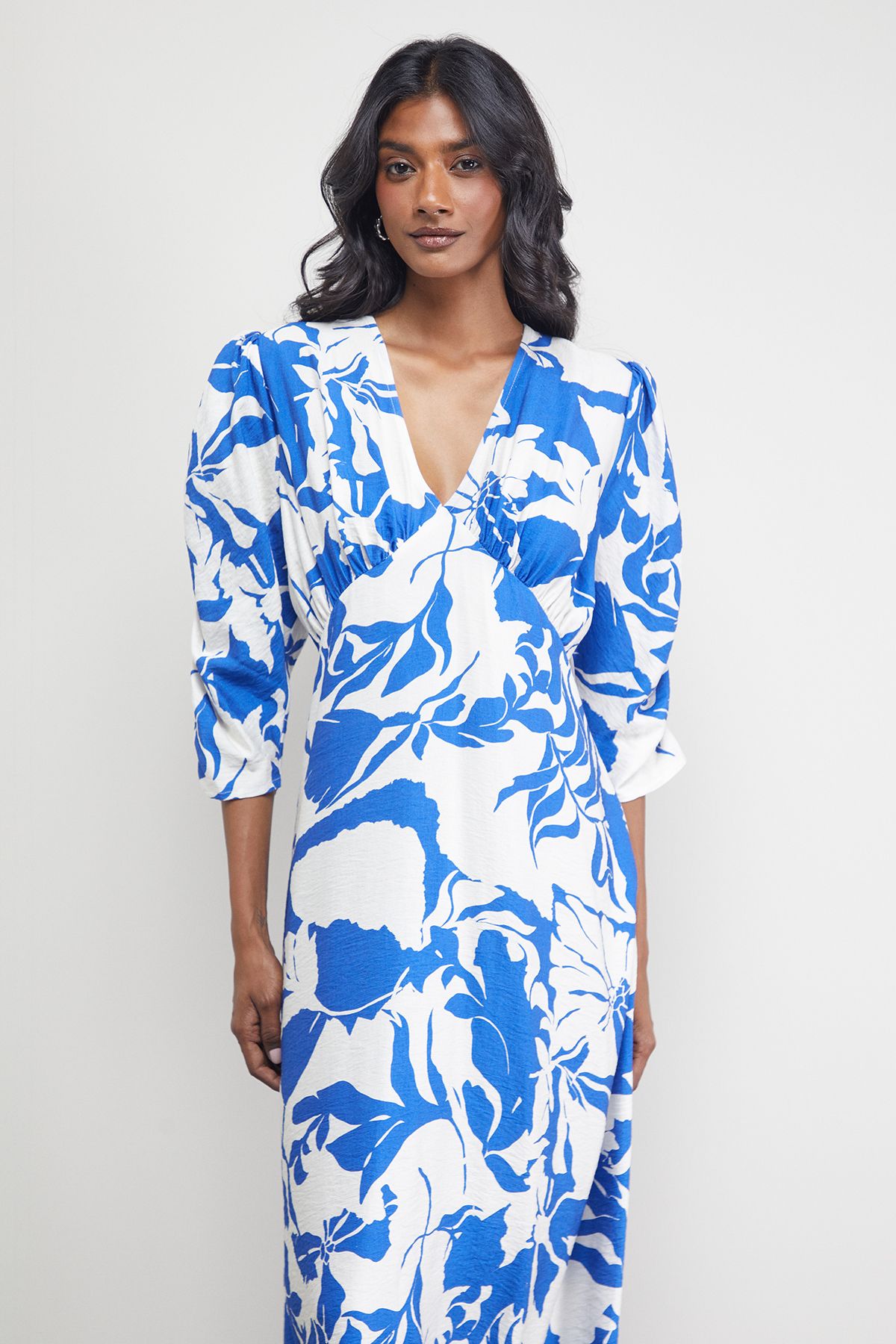 Warehouse Petite Viscose Floral V Neck Puff Sleeve Midi Dress Blue image 4