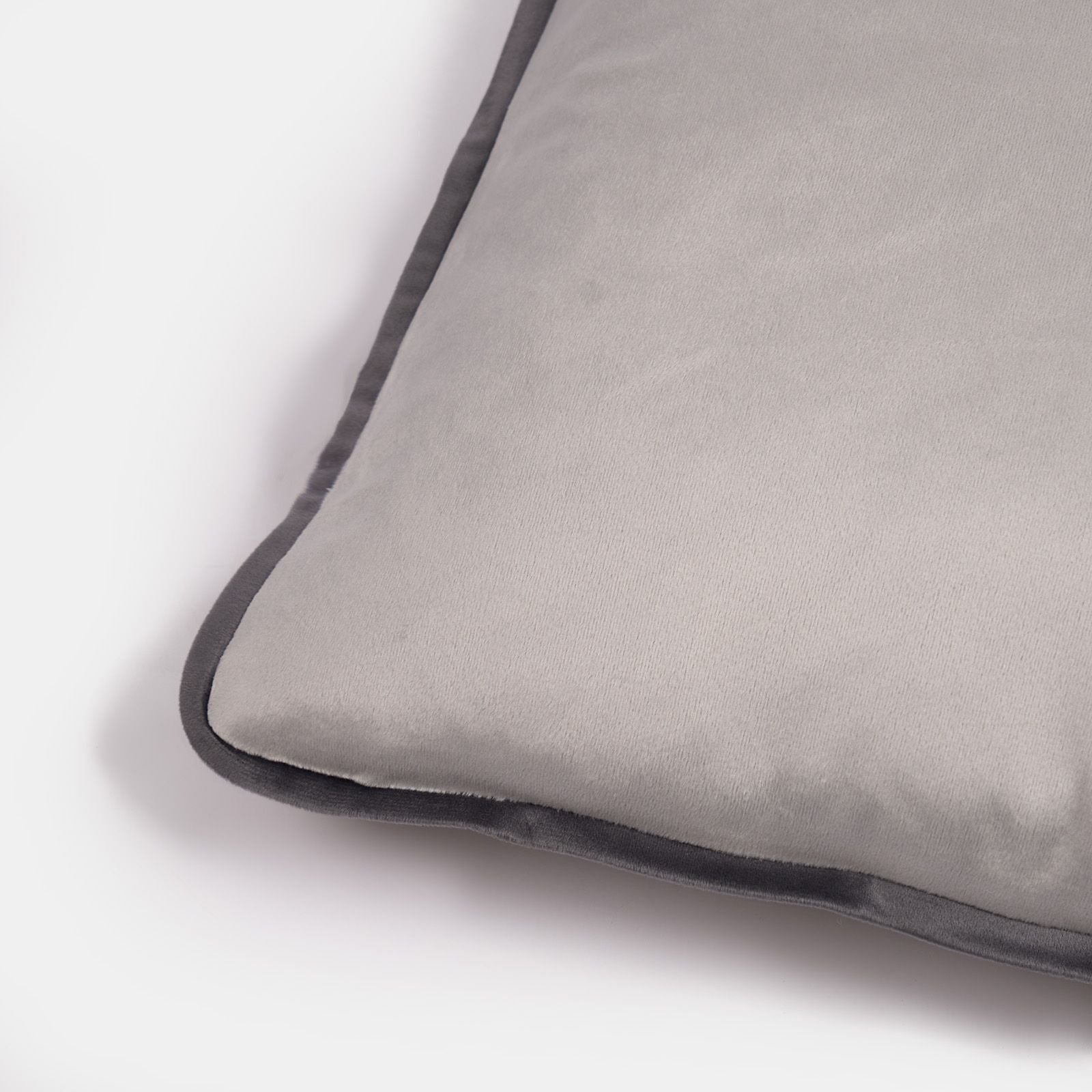 OHS 4 x Piped Edge Matte Velvet Cushion Covers Home Decor Set image 4