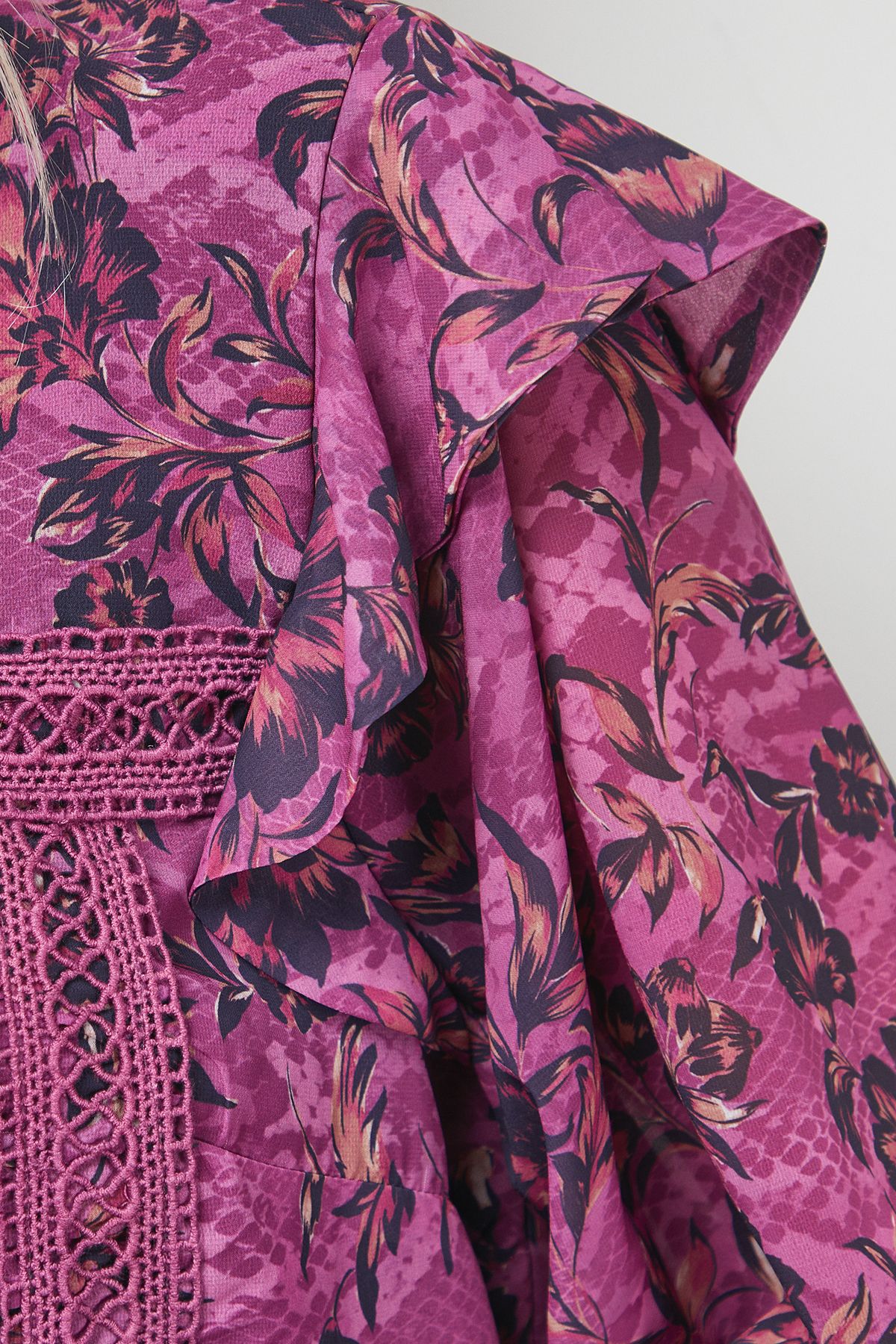 Oasis Printed Lace Trim Pleat Detail Boho Blouse Pink image 5