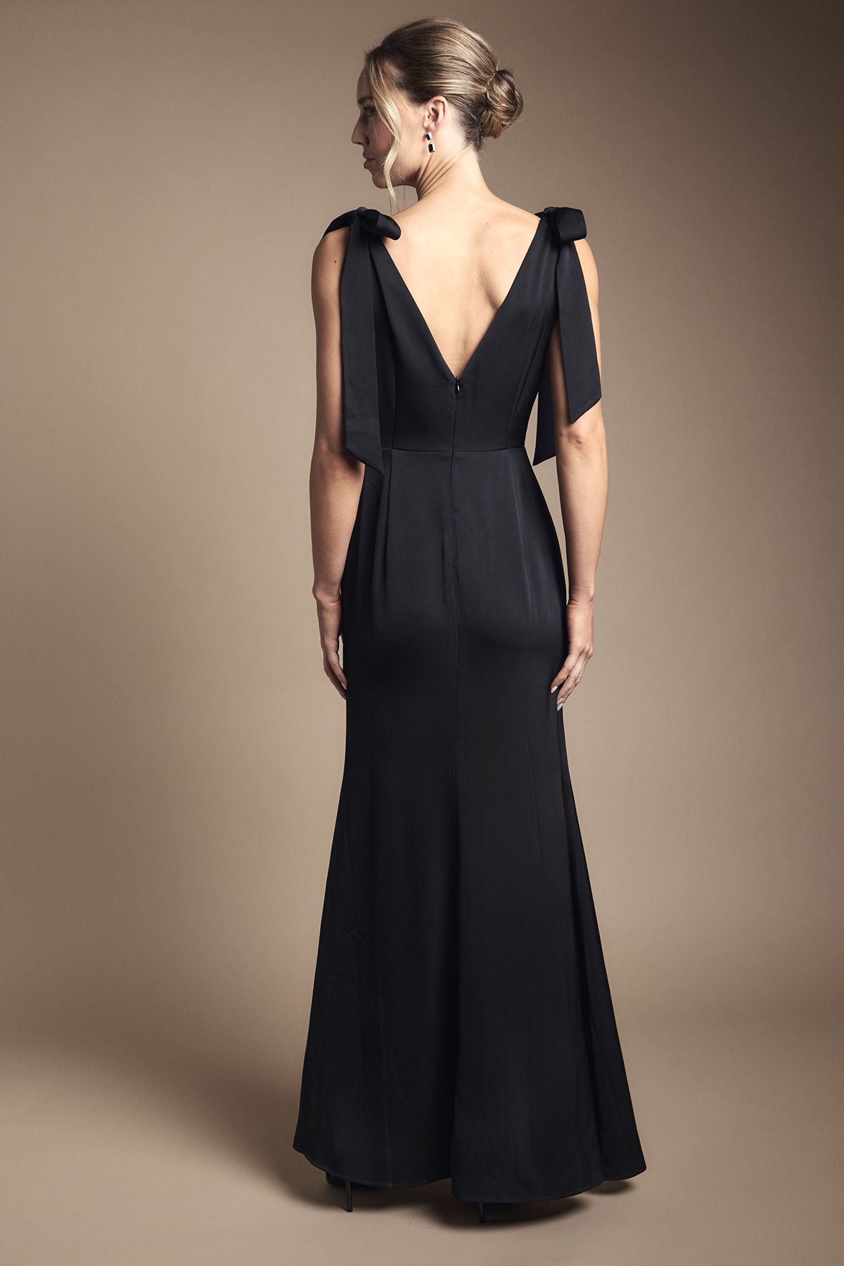 Coast Coast Honoured Satin Back Crepe V Neck Tie Shoulder Maxi Bridesmaid Dress Black image 3