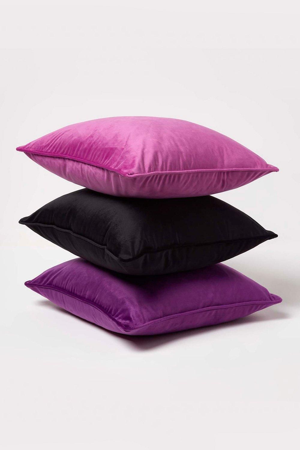 Homescapes Filled Velvet Cushion with Piped Edge 46 x 46 cm image 6