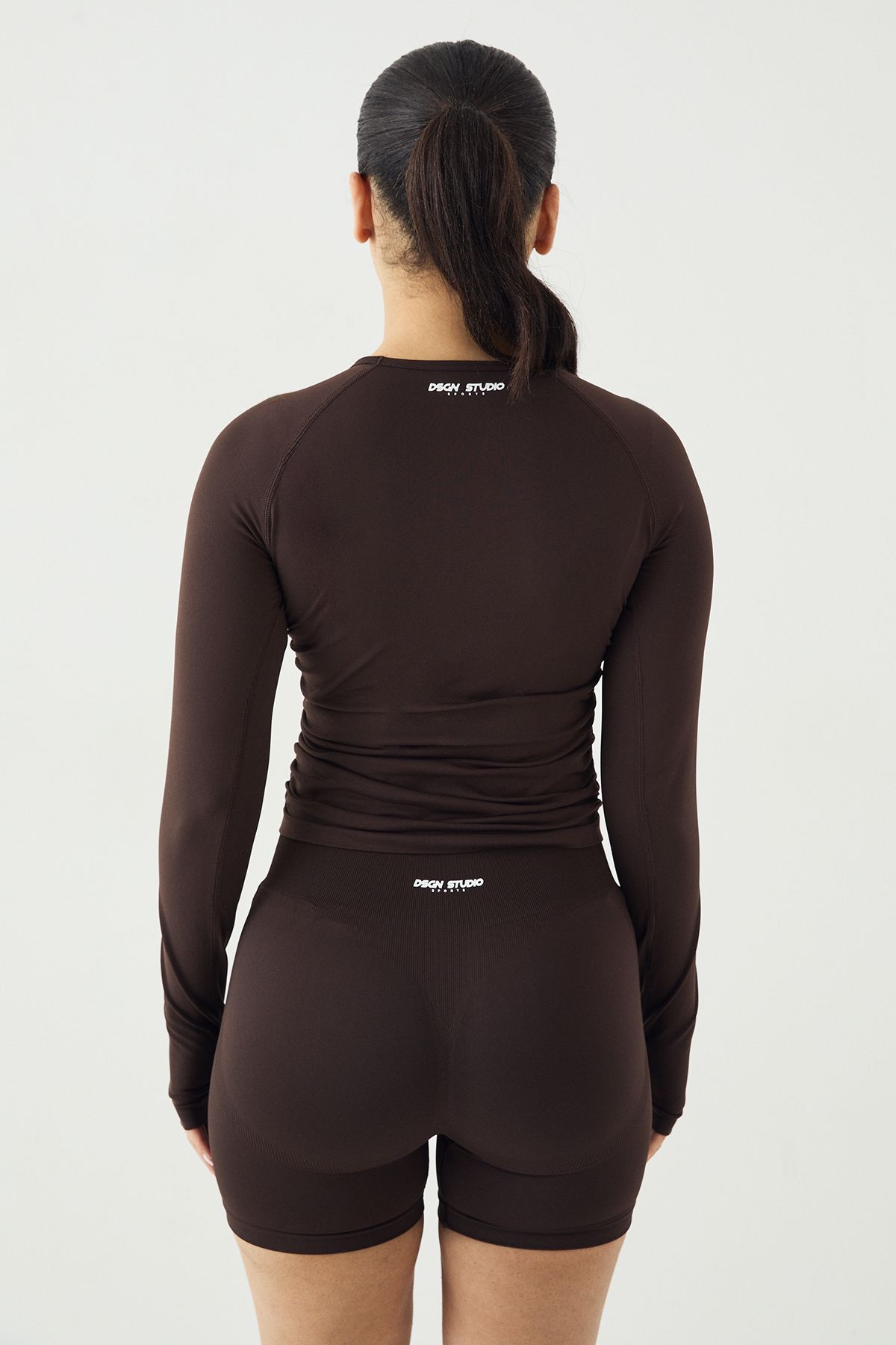 DSGN Studio DSGN Studio Sport Ultra Contour Discreet Scrunch Seamless Short Coffee Bean image 2