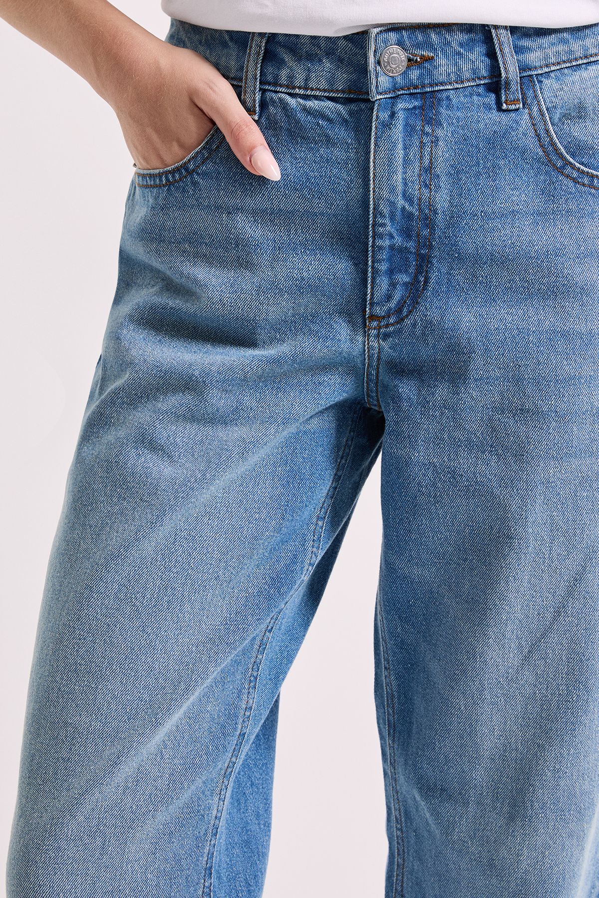 Dorothy Perkins Boyfriends Ankle Grazer Fold Up Jeans Mid Wash image 3