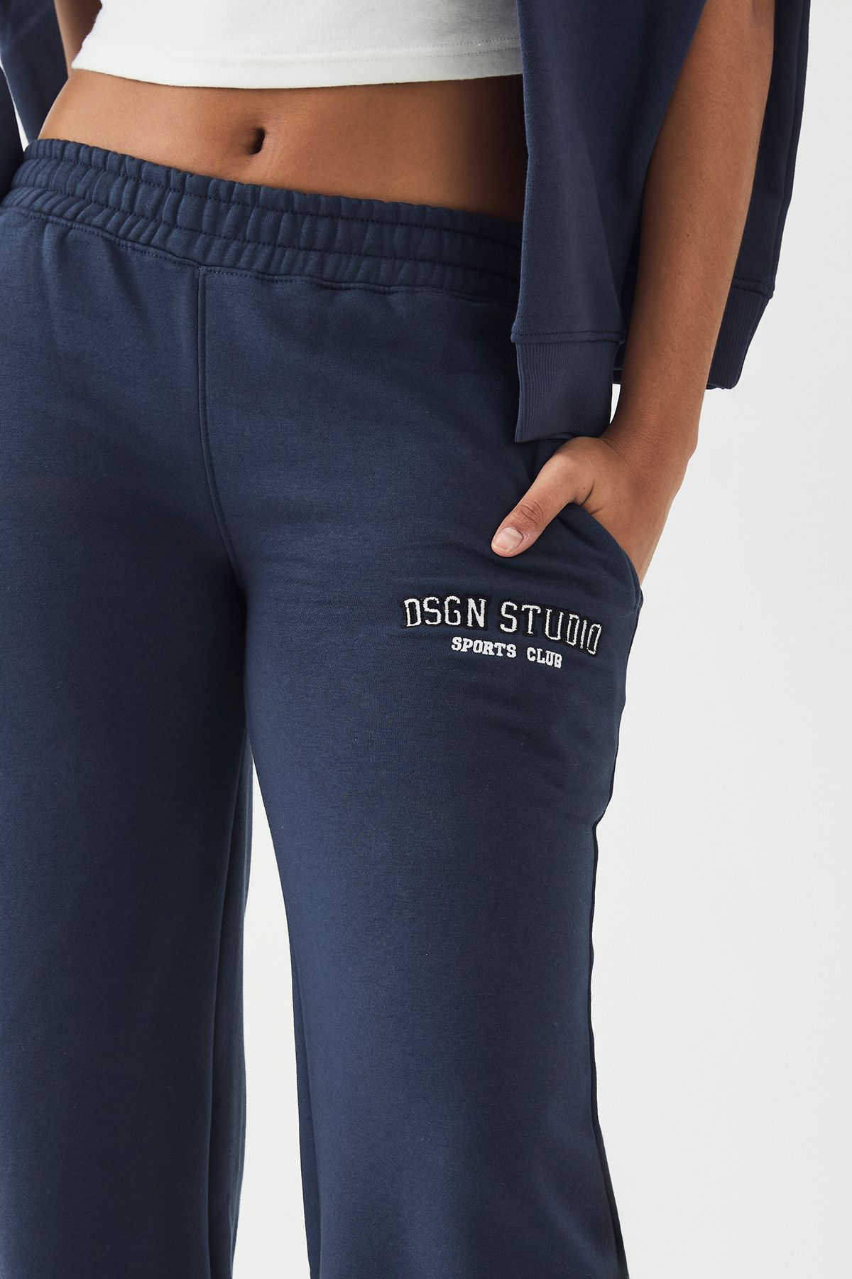 DSGN Studio Tall DSGN Studio Applique Straight Leg Jogger Navy image 4