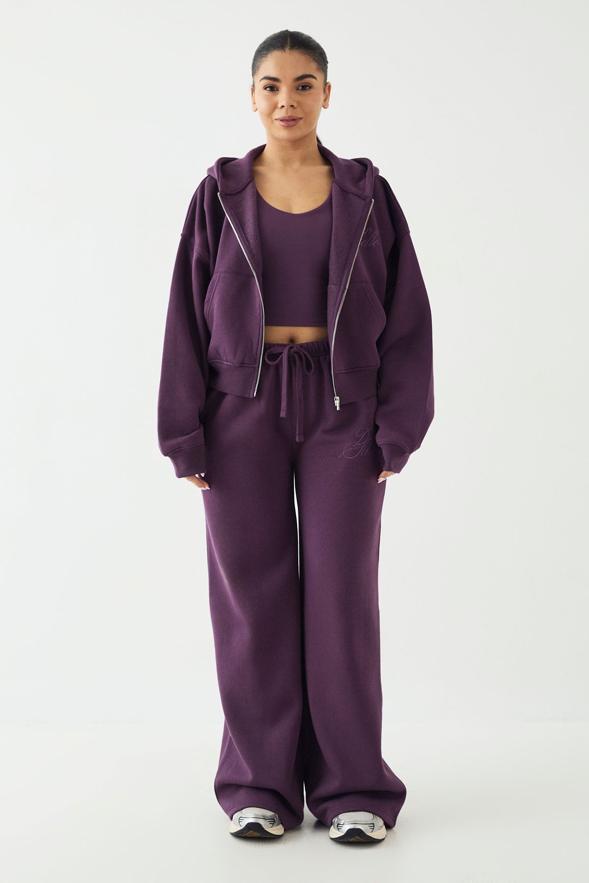 DSGN Studio DSGN Studio Contrast Script Boxy Crop Zip Through Hoodie Aubergine image 5