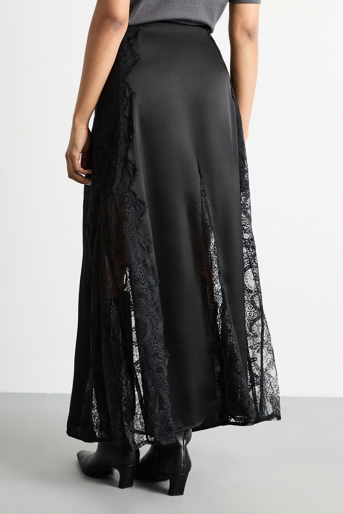 RUNWAY 1.8.1.8 Runway 1.8.1.8 Delicate Lace Detail Satin Maxi Skirt Black image 3