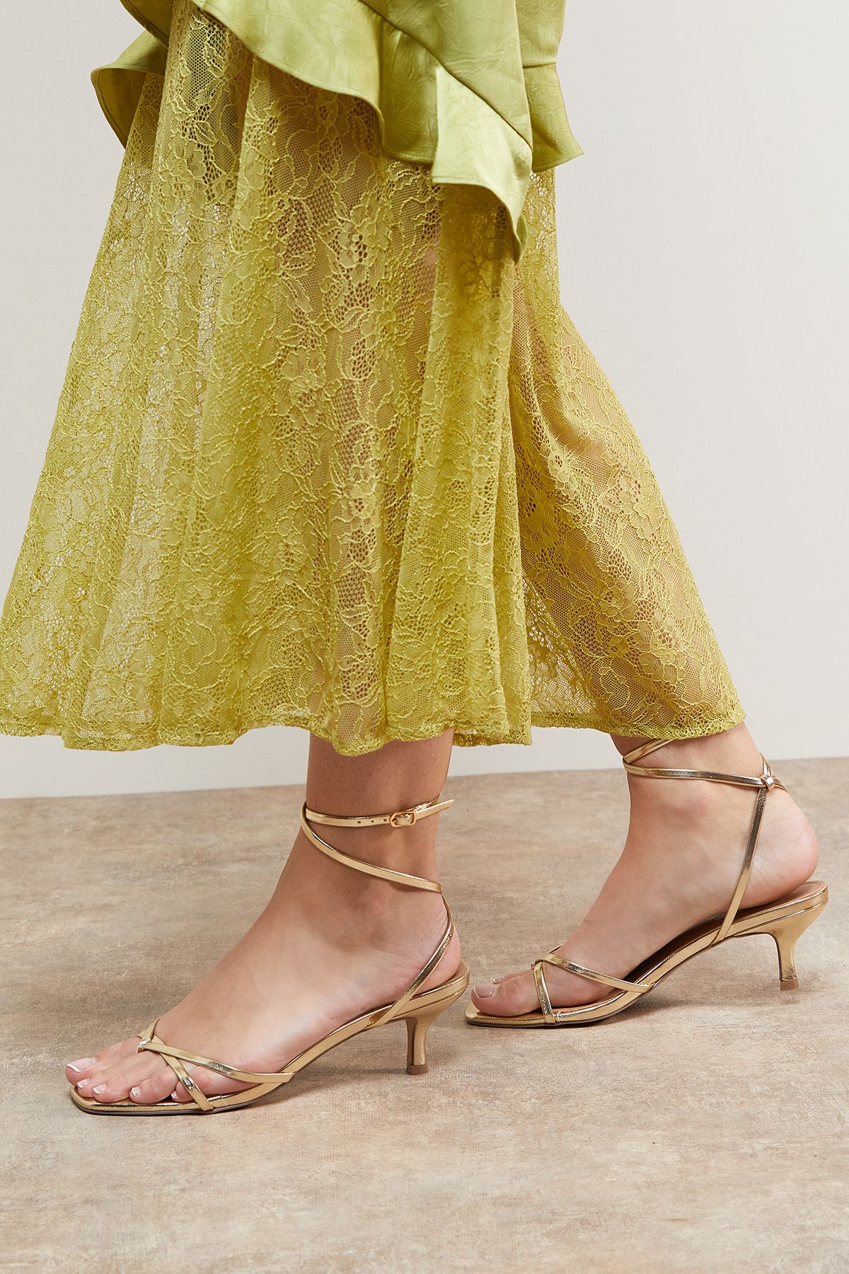 Oasis Desirae Faux Leather Toe Post Kitten Heel Sandals Gold image 1