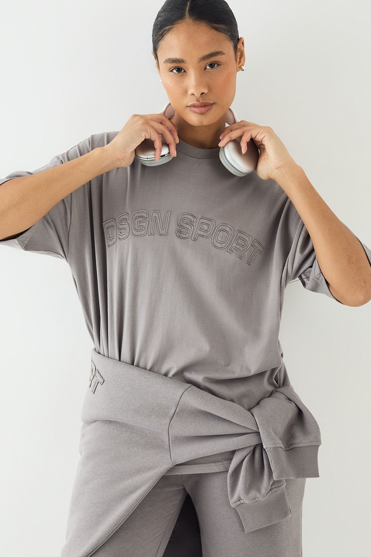 DSGN Studio DSGN Studio Self Fabric Applique Oversized T-Shirt Charcoal image 3