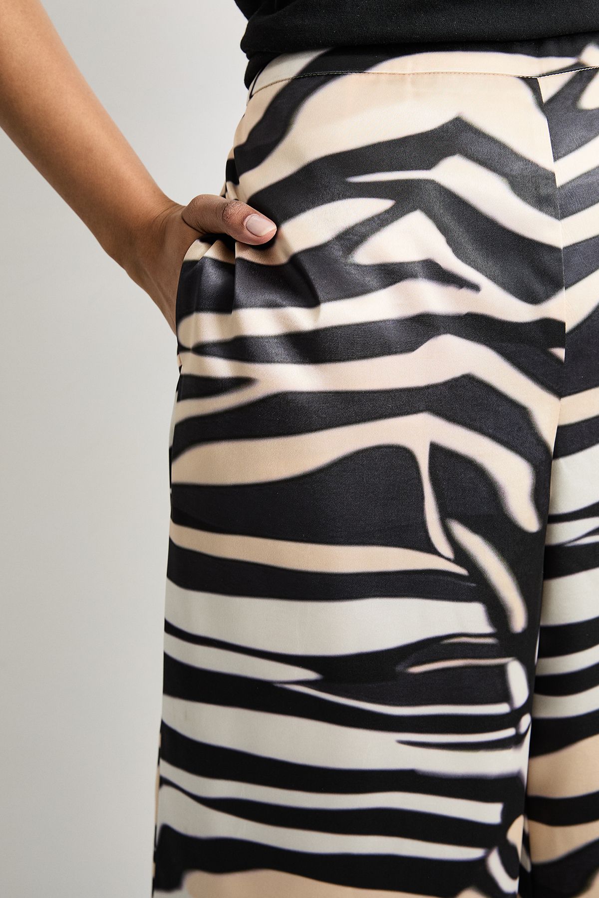 Warehouse Zebra Printed Satin Tailored Trousers Zebra image 4