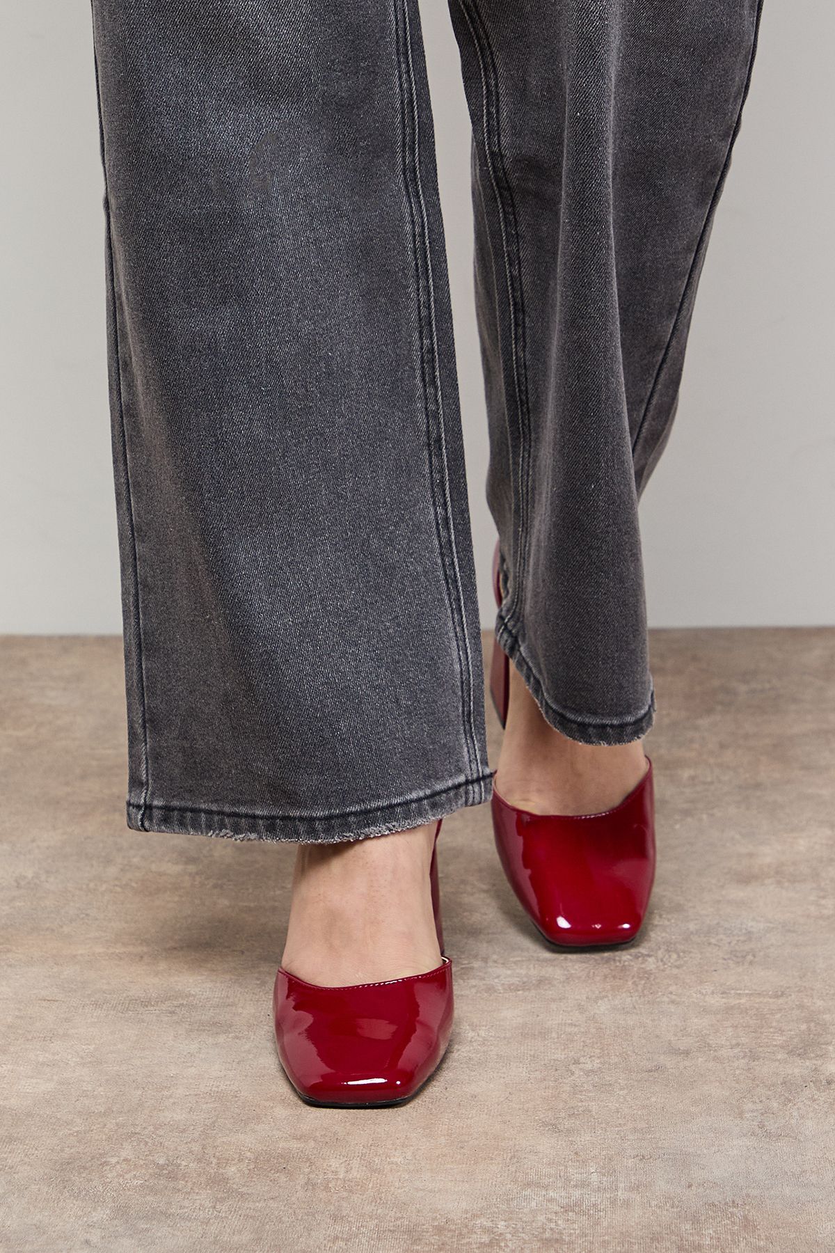 Oasis Meelie Faux Patent Leather Square Toe High Block Heel Court Shoes Dark Red image 3