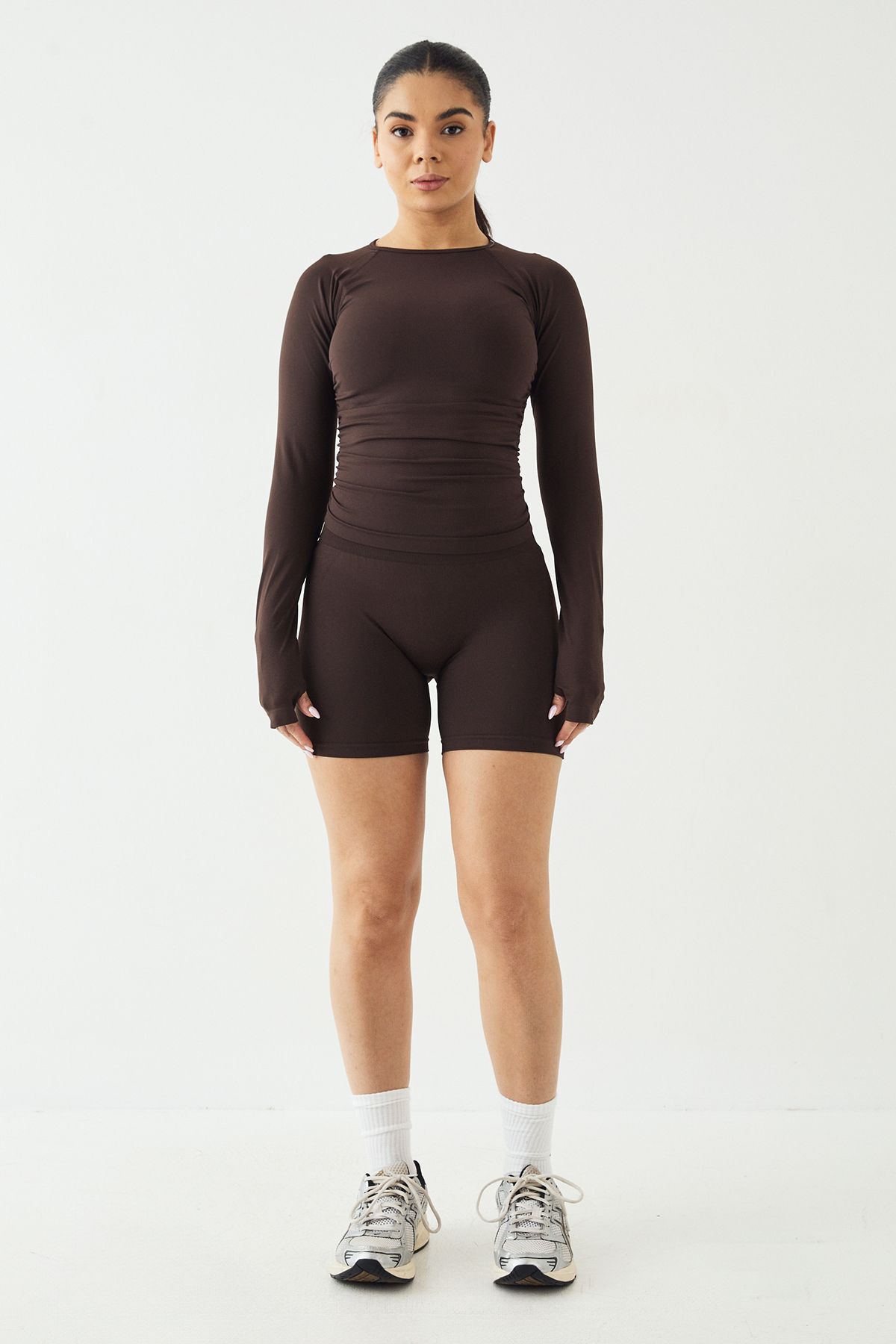 DSGN Studio DSGN Studio Sport Ultra Contour Discreet Scrunch Seamless Short Coffee Bean image 5