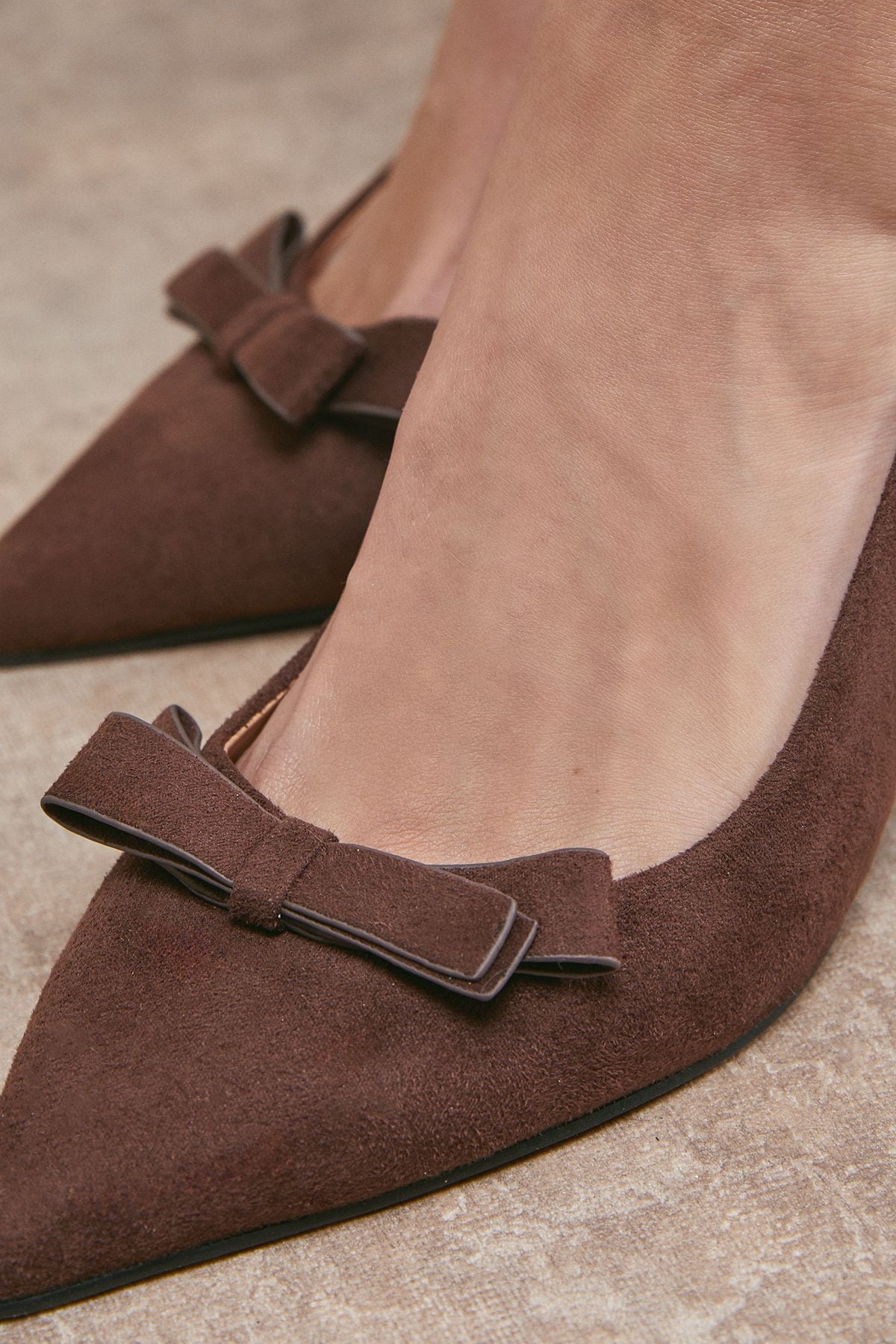 Oasis Vala Faux Suede Bow Detail Slingback High Block Heel Court Shoes Chocolate image 4