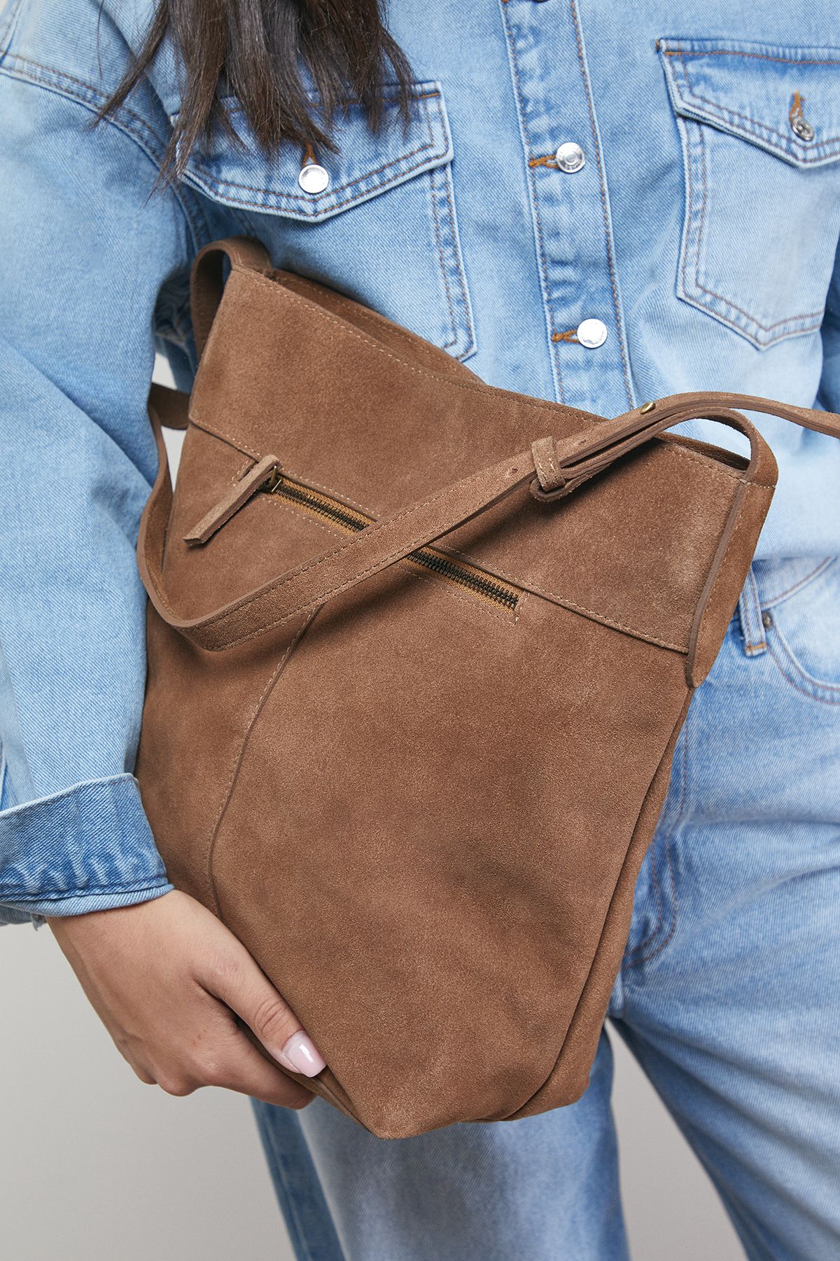 Oasis Lilah Suede Slouch Bag Camel image 2
