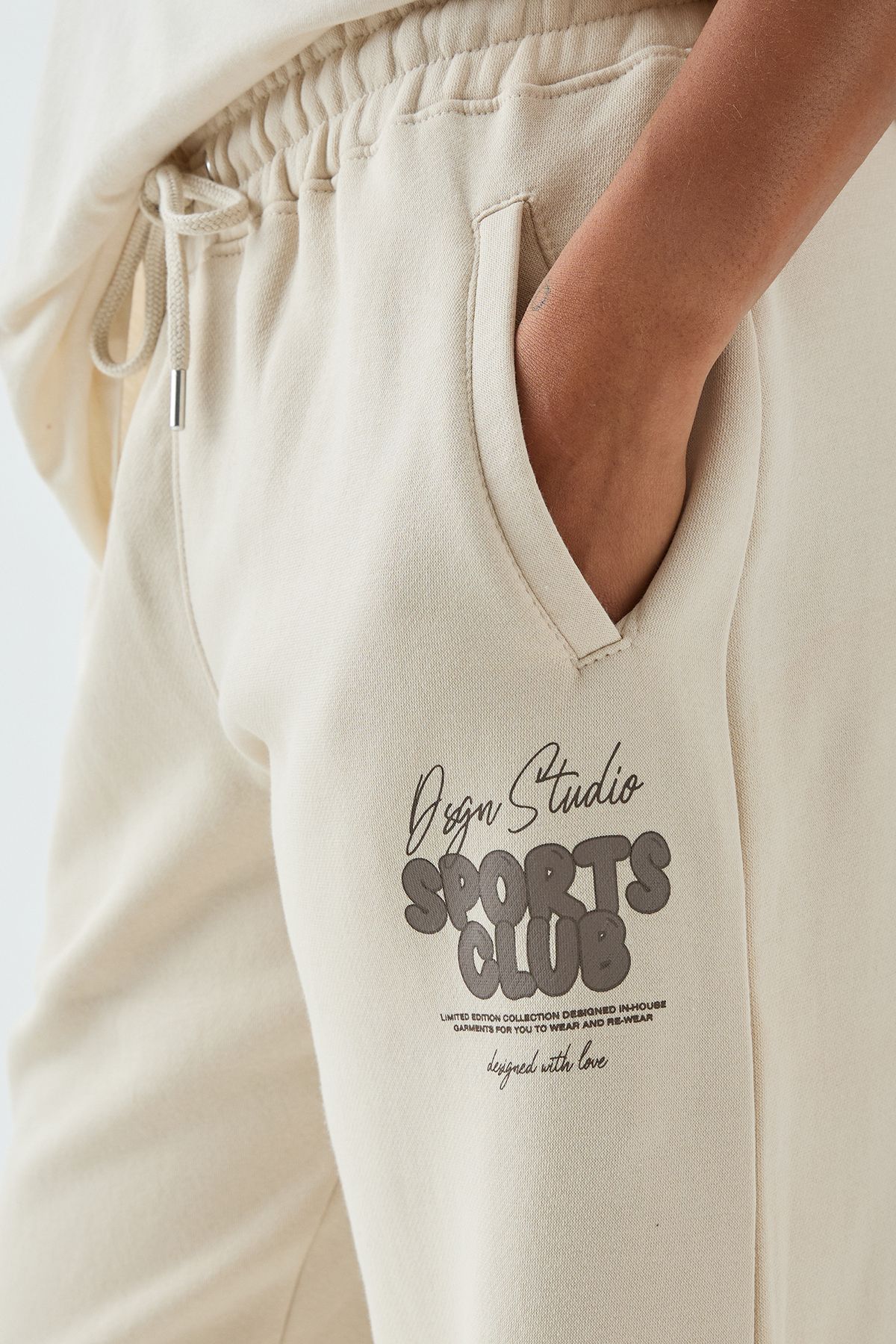 DSGN Studio DSGN Studio Sports Bubble Slogan Cuffed Oversized Jogger Stone image 4