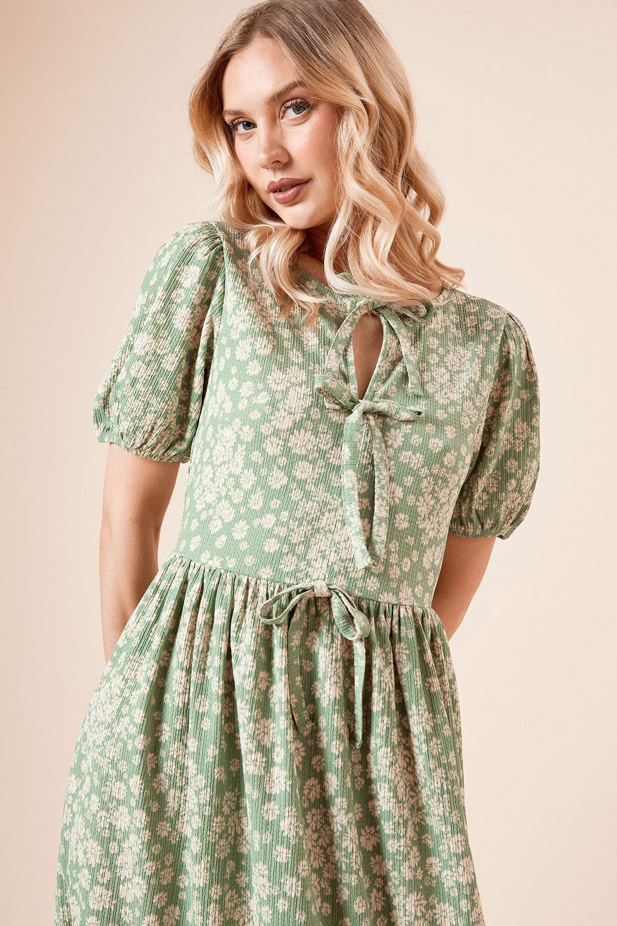 Dorothy Perkins Green Ditsy Bow Tie Front Puff Sleeve Jersey Midi Dress Green image 4