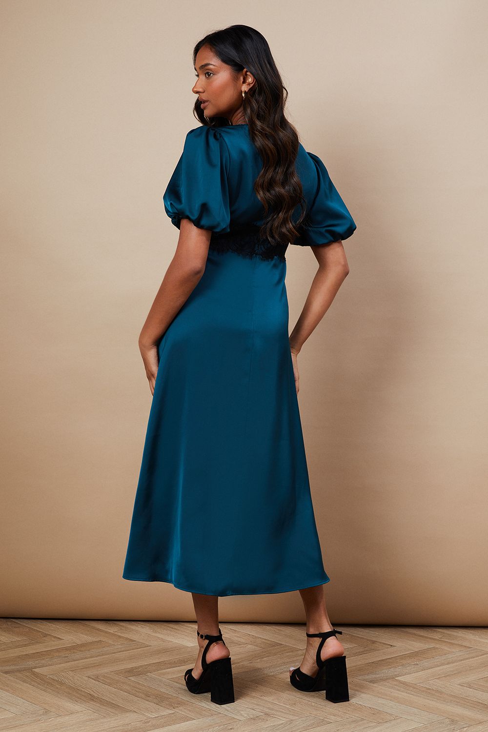 Oasis Occasion Satin Lace Waist Midi Dress Green image 3