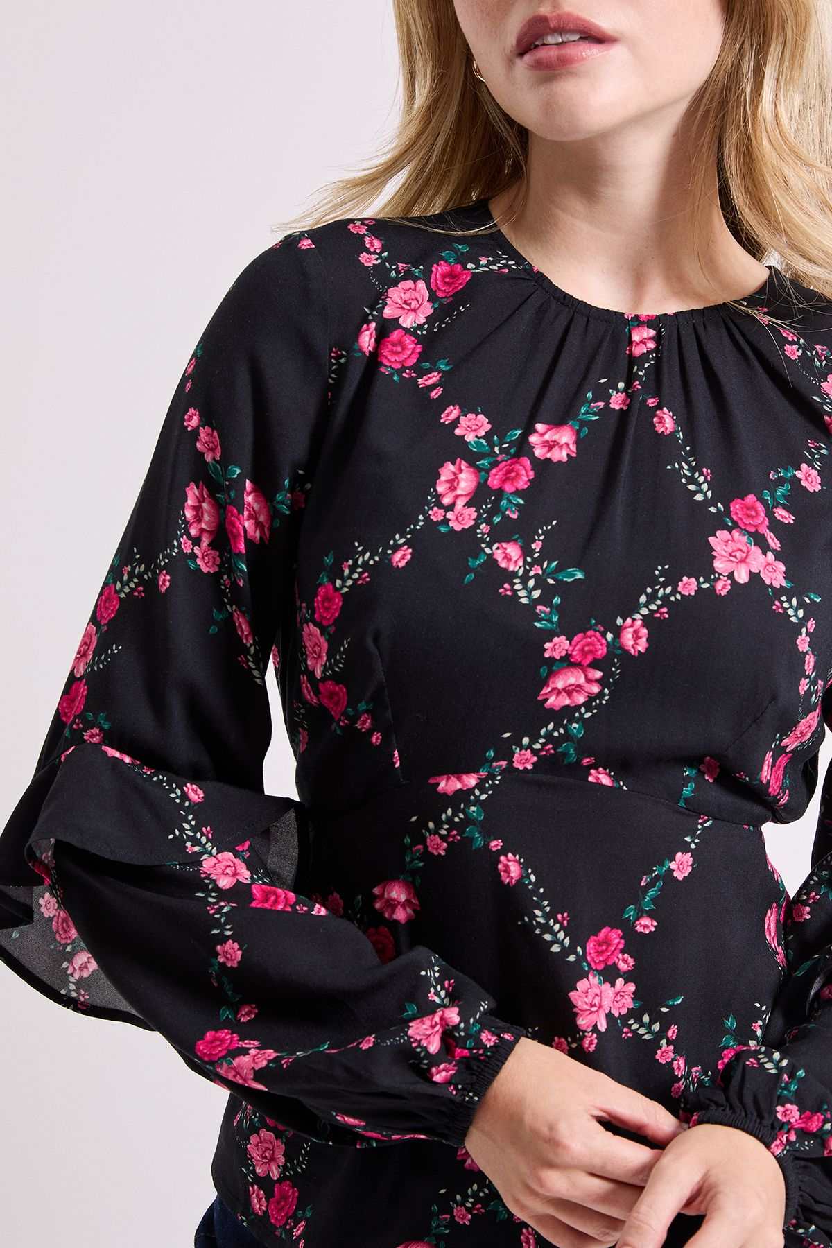 Dorothy Perkins Black Floral Blouson Sleeve Empire Seam BLouse Floral image 4