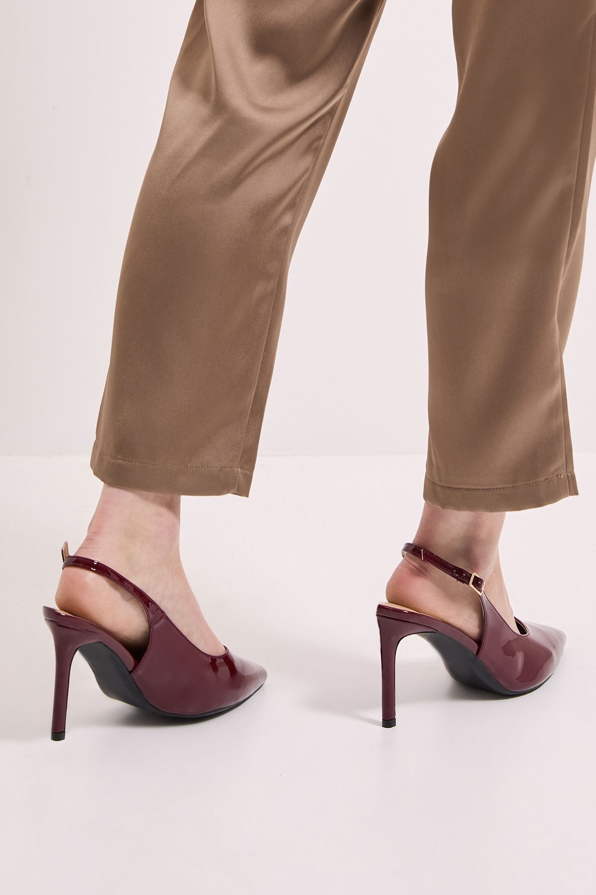 Dorothy Perkins Wide Fit Dasha Sling Back High Stiletto Court Shoes Burgundy image 4