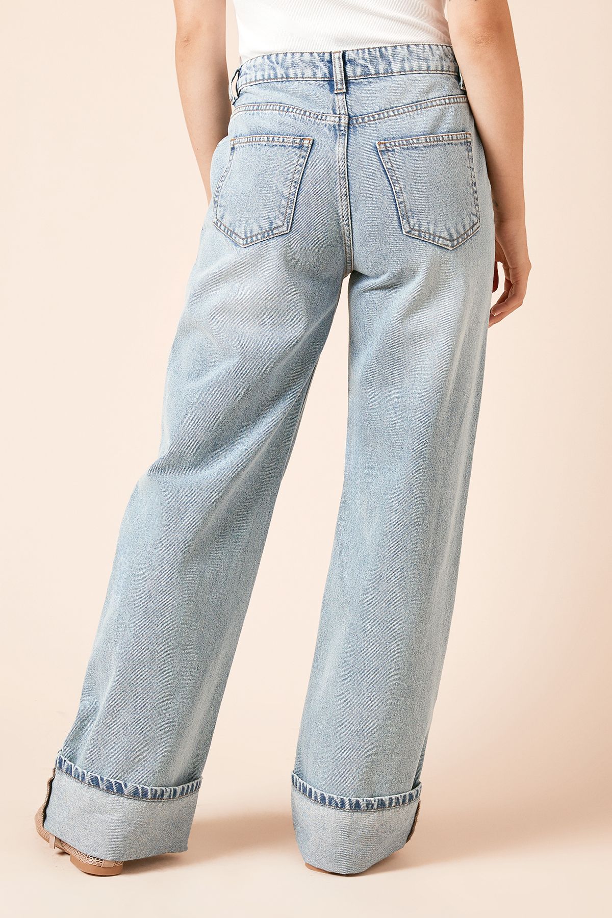 Dorothy Perkins Straight Leg Jean With Patch Pockets Bleach Wash image 3