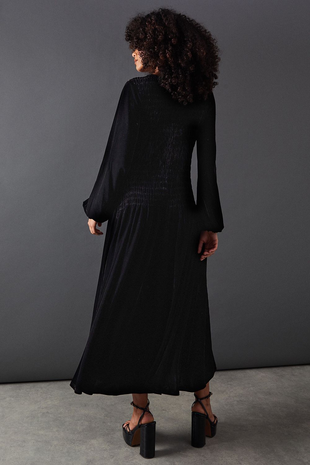 Warehouse Velvet Ruched Body Puff Sleeve Midi Dress Black image 3