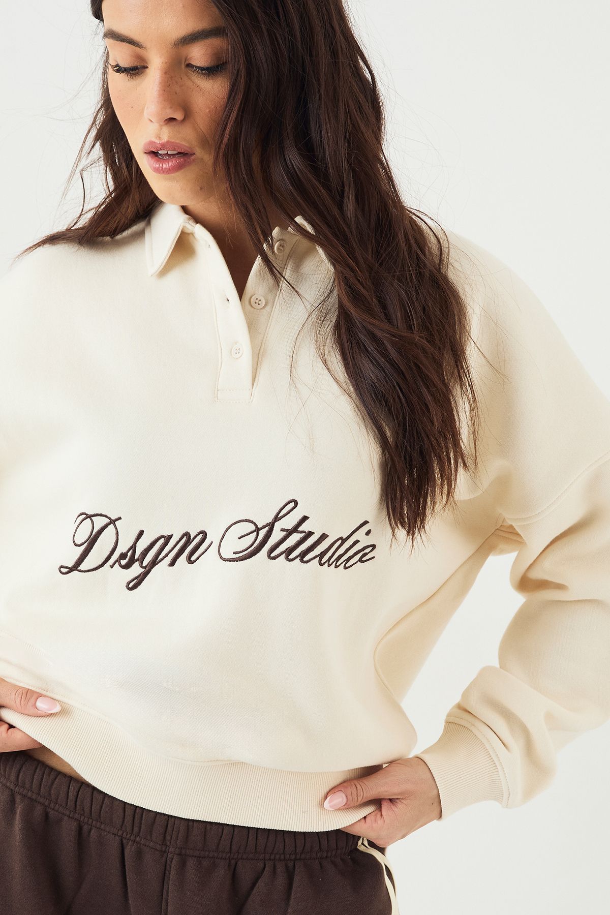 DSGN Studio DSGN Studio Script Rugby Collared Sweatshirt Cream image 4