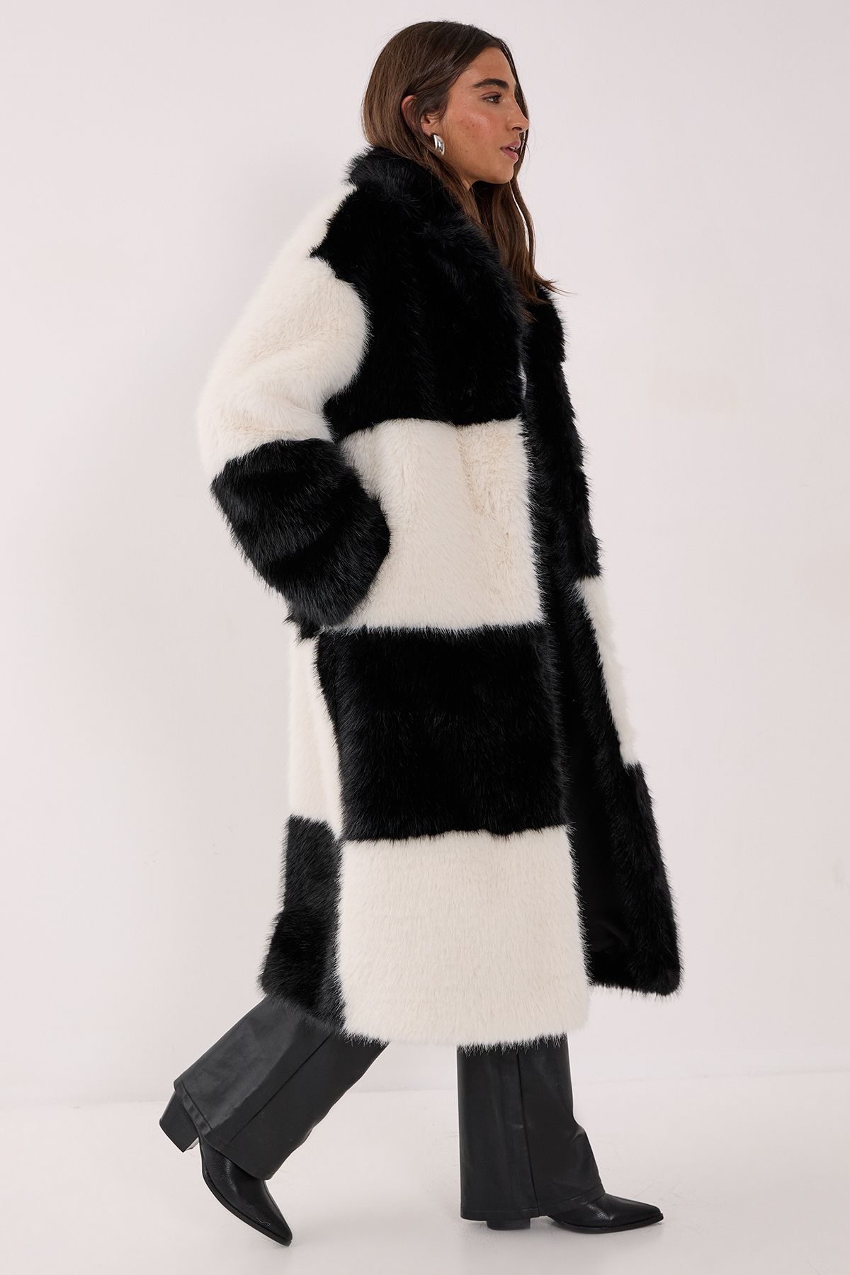 NastyGal Mono Check Collared Faux Fur Coat Mono image 2