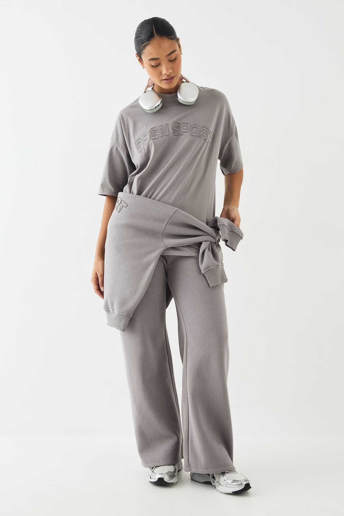 DSGN Studio DSGN Studio Self Fabric Applique Straight Leg Jogger Charcoal image 3