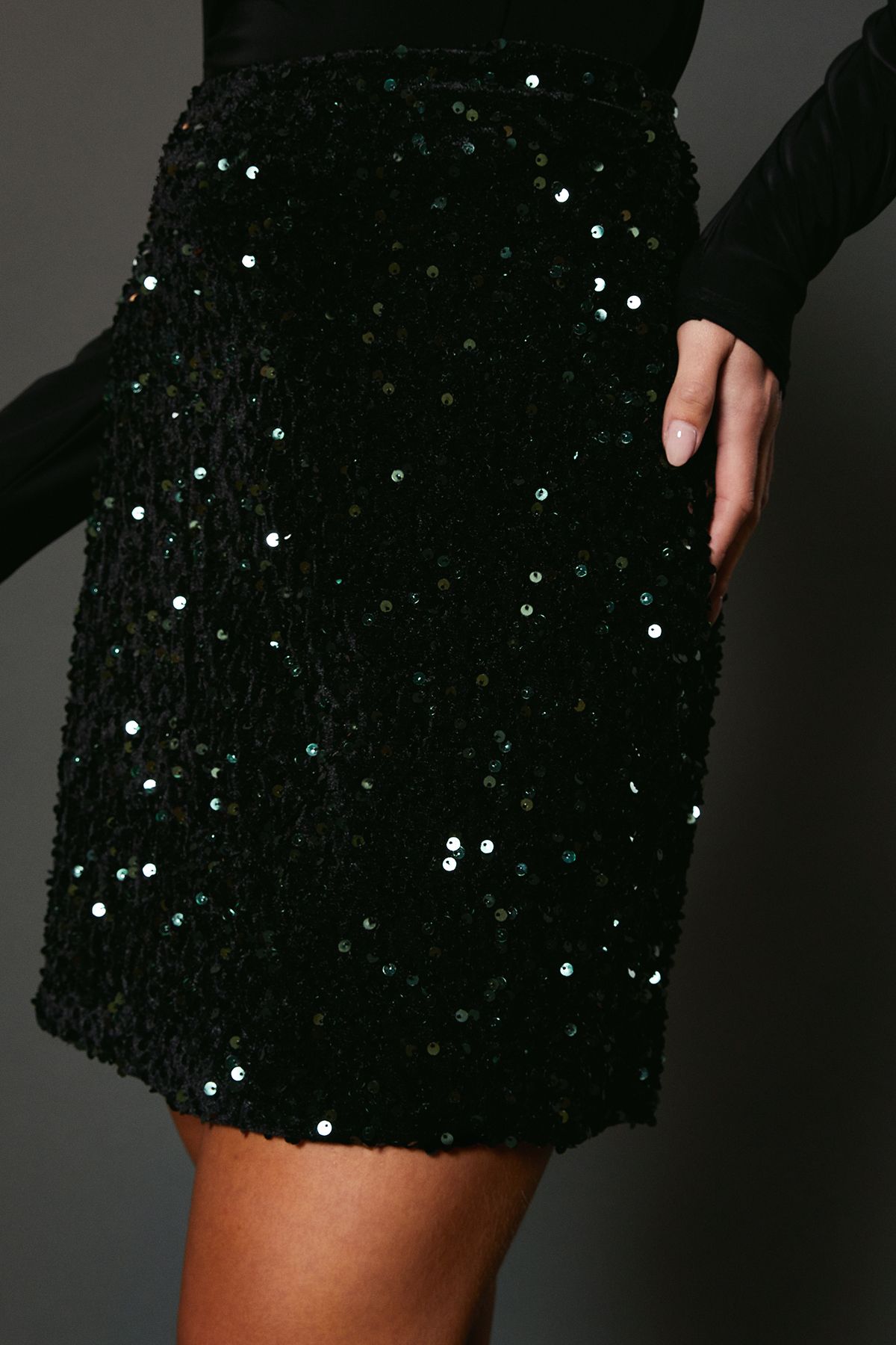 Dorothy Perkins Petite Velvet Sequin Mini Skirt Green image 4