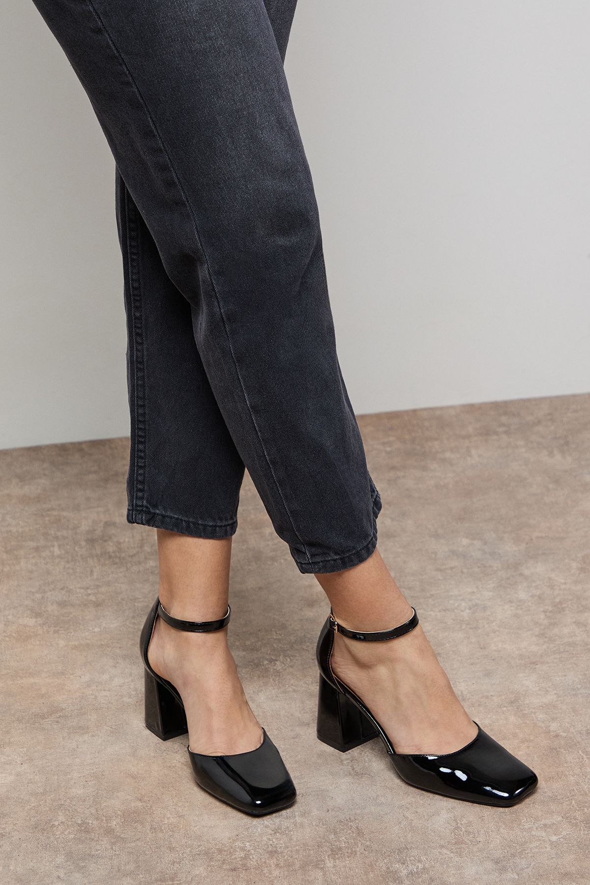 Oasis Meelie Faux Patent Leather Square Toe High Block Heel Court Shoes True Black image 4