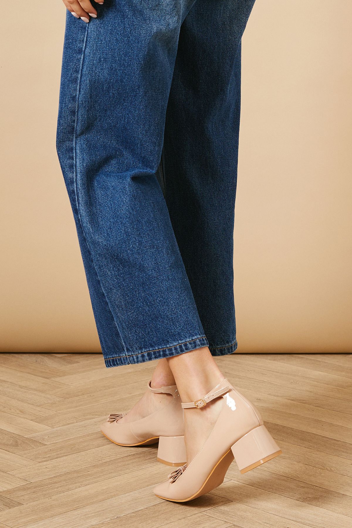 Oasis Debbie Faux Patent Leather Bow Detail Low Block Heel Court Shoes Beige image 4