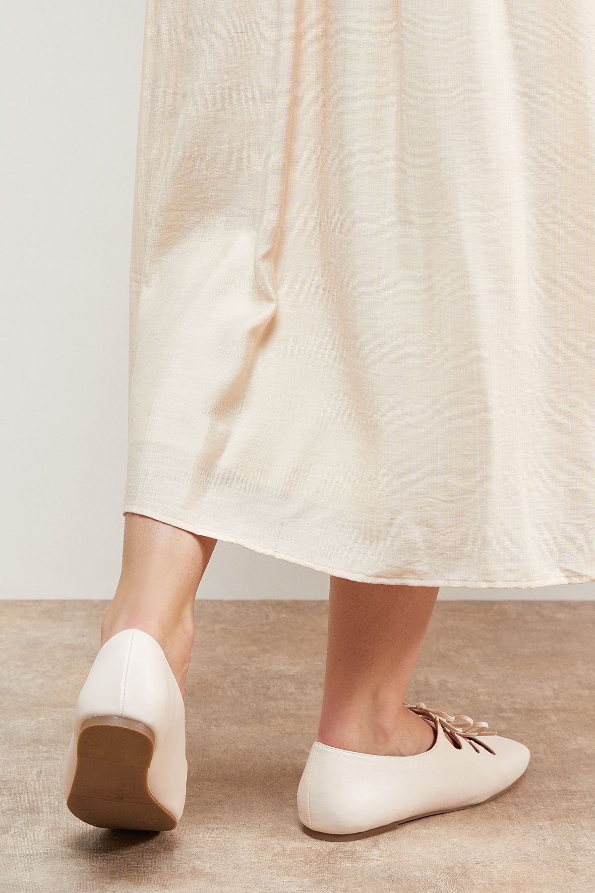 Oasis Darielle Faux Leather Multi Bow Ballet Pumps Bone image 4