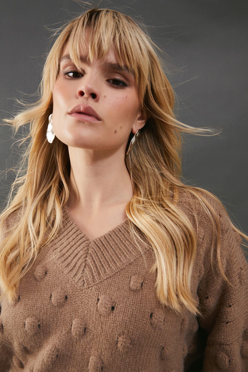 Warehouse Bubble Knit Slouchy V Neck Jumper Camel image 4