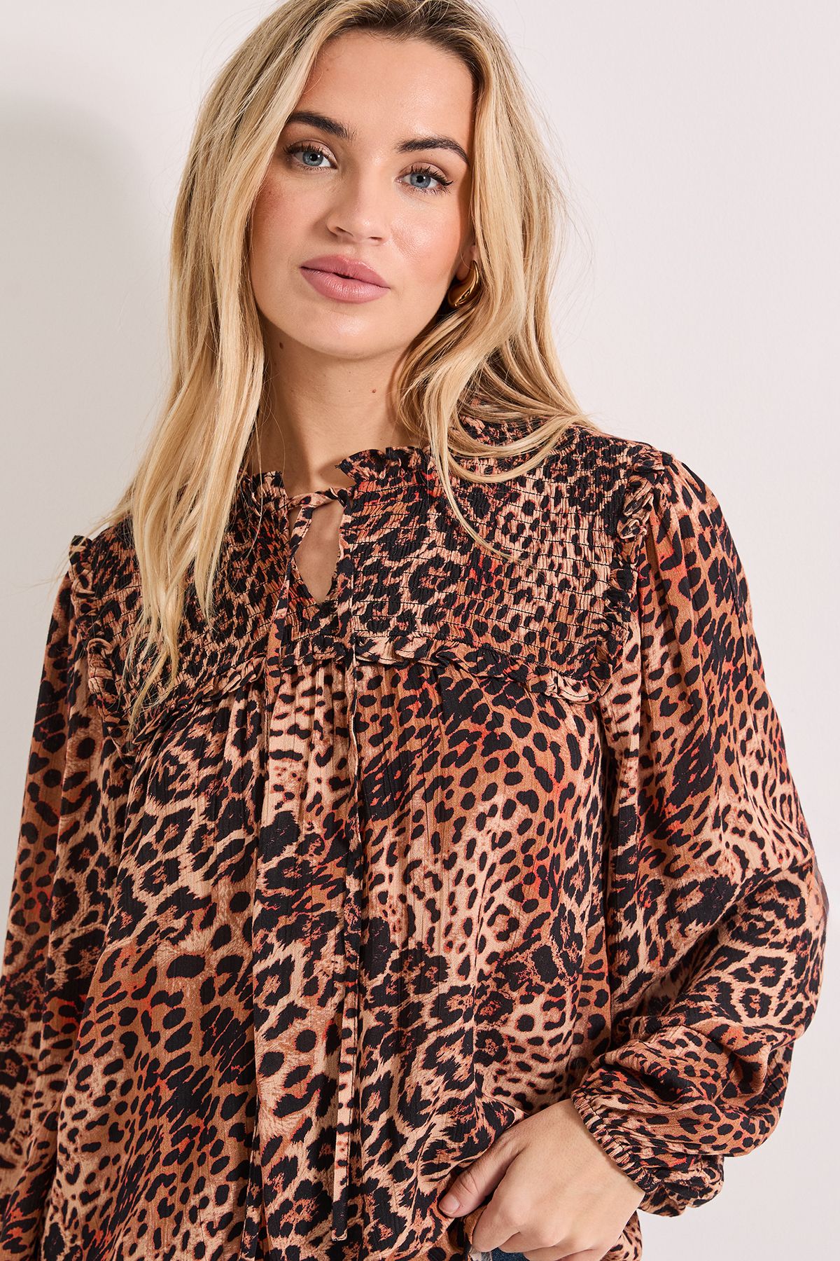 Dorothy Perkins Leapord Smocked Yoke Tie Detail Blouson Sleeve Printed Top Leopard image 4