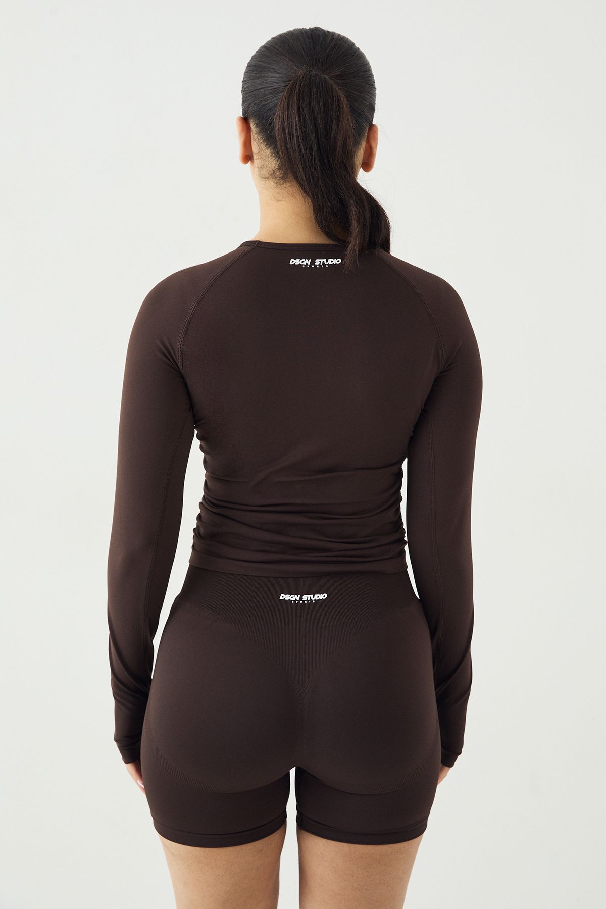 DSGN Studio DSGN Studio Sport Ultra Contour Seamless Ruched Long Sleeve Top Coffee Bean image 2