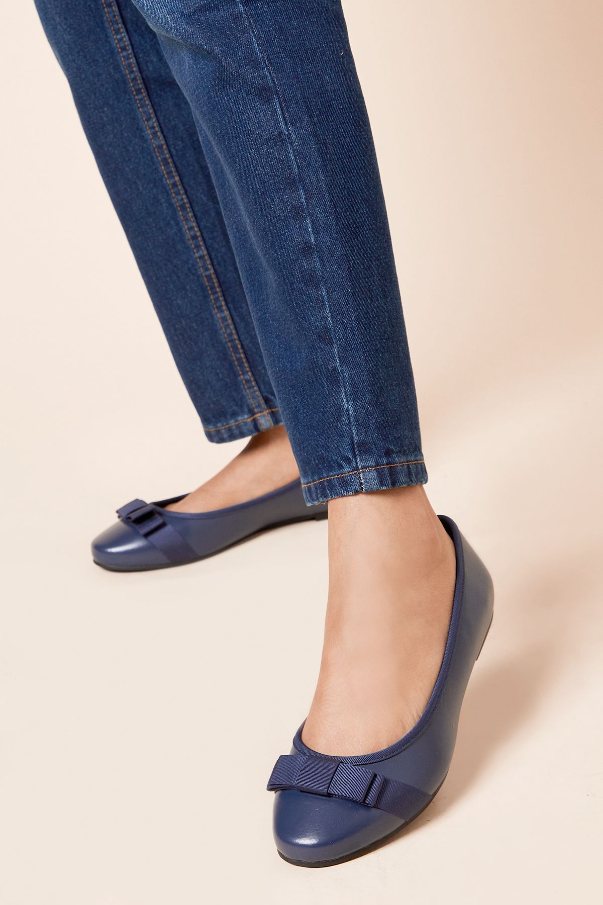 Dorothy Perkins Wide Fit Paris Bow Detail Ballet Pumps Navy image 3