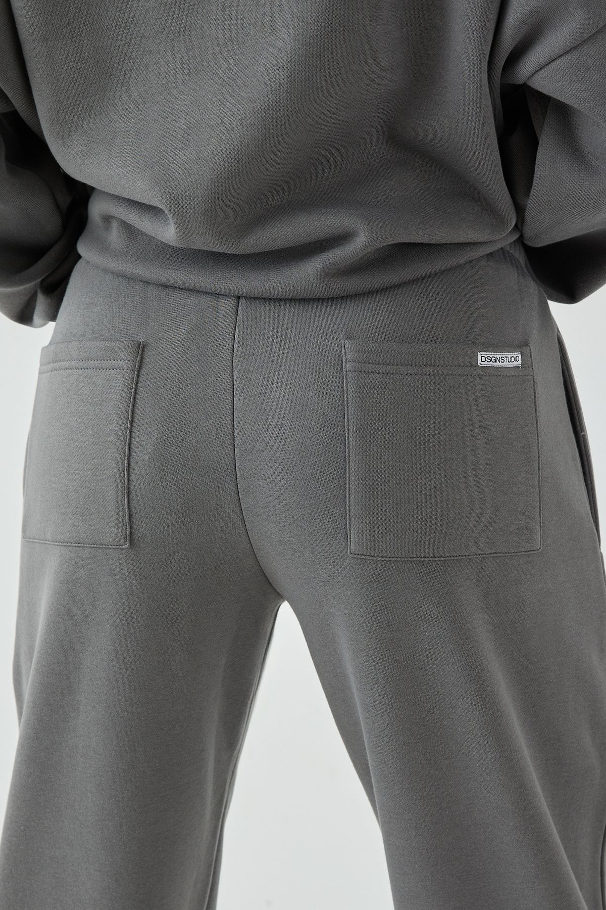 DSGN Studio DSGN Studio Oversized Cuffed Jogger Charcoal image 5